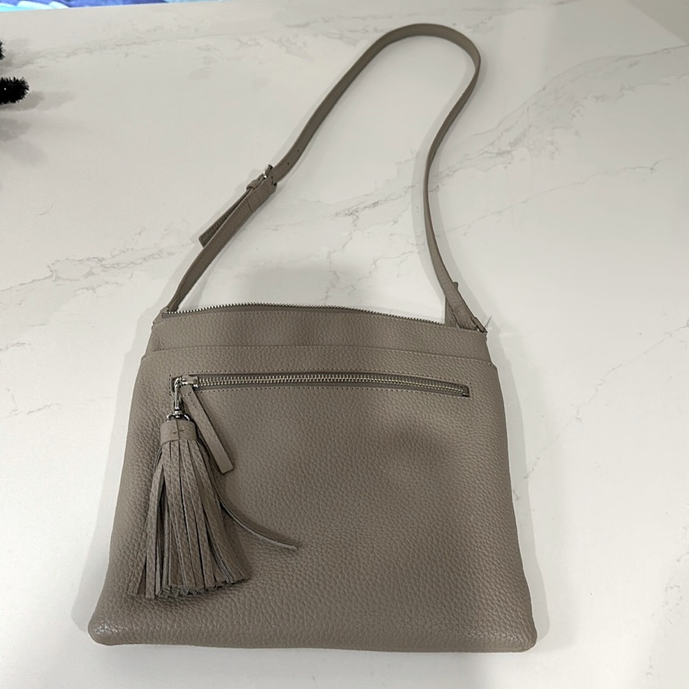 Halogen crossbody purse. Grey.